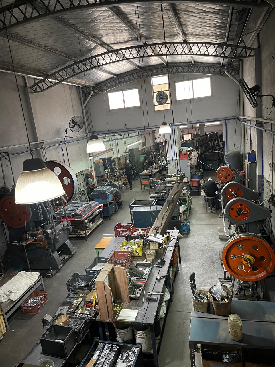 Interior de la planta de Bisagras Canton