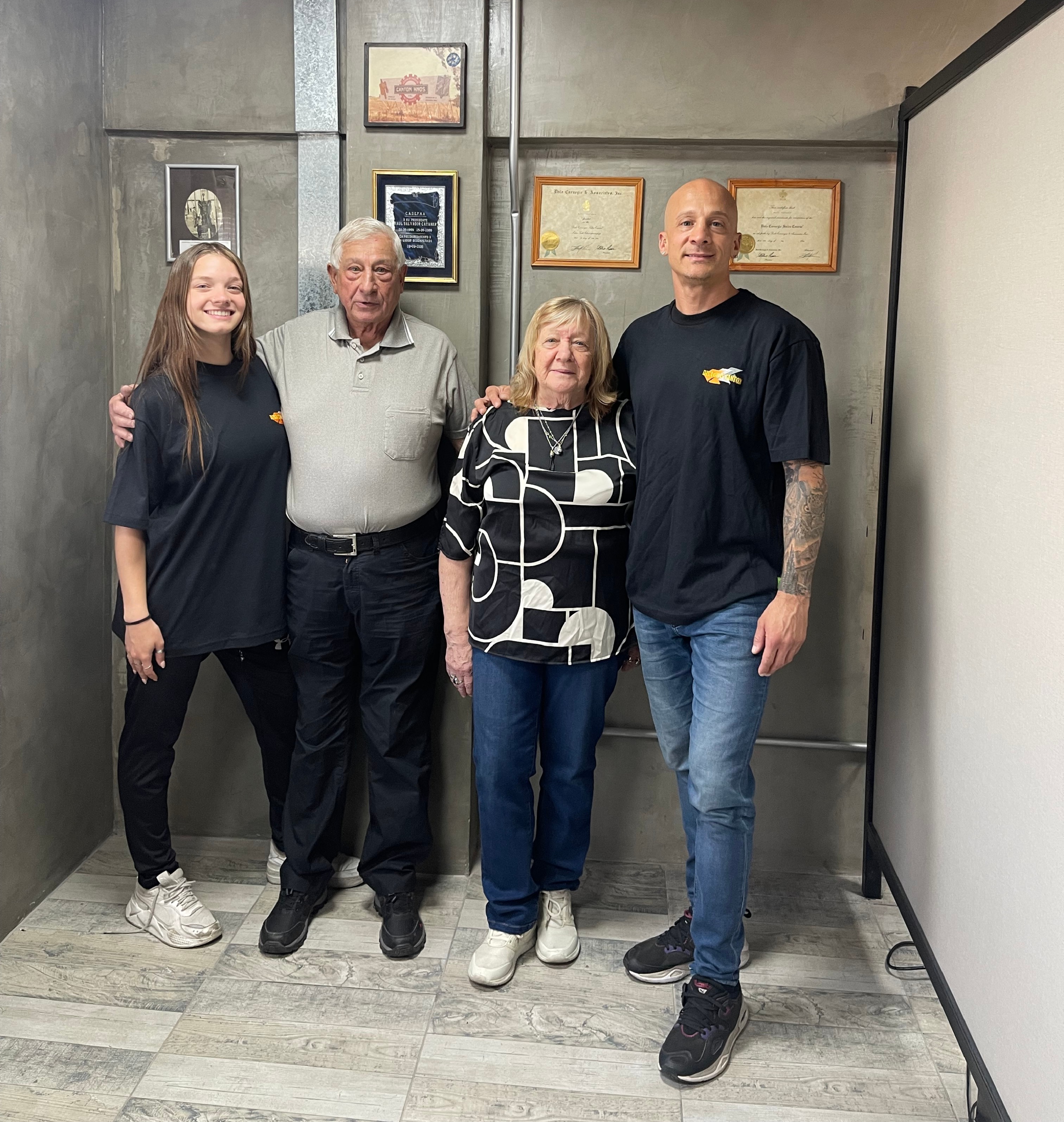 Nuestra familia continuadora de la empresa